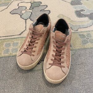 P448 Like New Sneakers Size 37